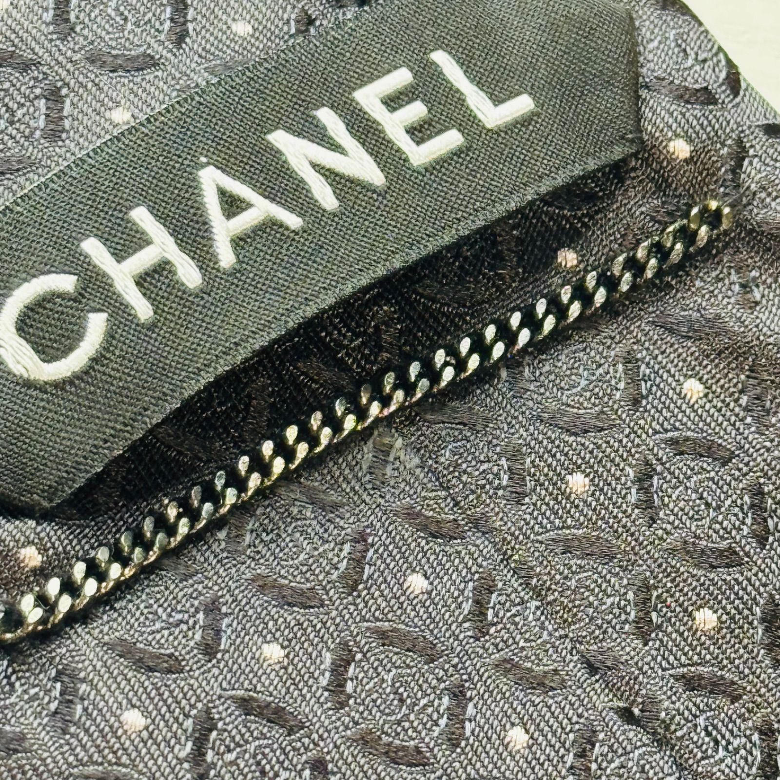 CHANEL シャネル　ネクタイ　ココマーク　チェーン　ブラック　スーツ CHANEL シャネル ネクタイ ココマーク チェーン 黒 ブラック