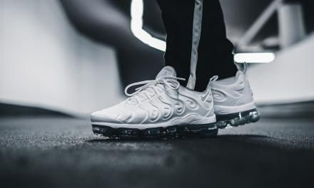 新品 未使用 NIKE ナイキ AIR VAPORMAX PLUS WHITE/PURE PLATINIUM エアヴェイパーマックスプラス メンズ レディース スニーカー ホワイト/ピュアプラチナム 924453-100 男女兼用