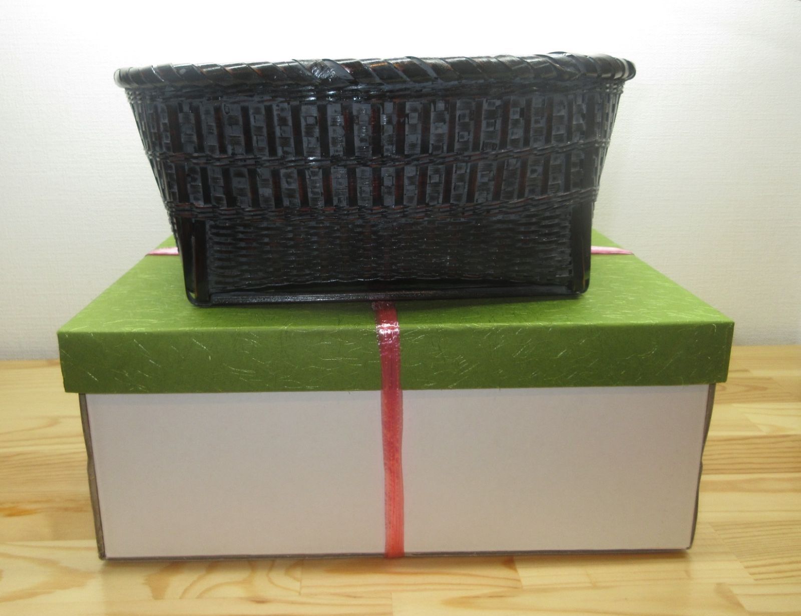 送料込【逢絢亭・新品】茶道具 水屋道具 炭斗 風炉用 細竹 染竹 木製 紙箱入り 逢絢亭・新品】茶道具 水屋道具 炭斗 細竹 染竹 風炉用 木製
