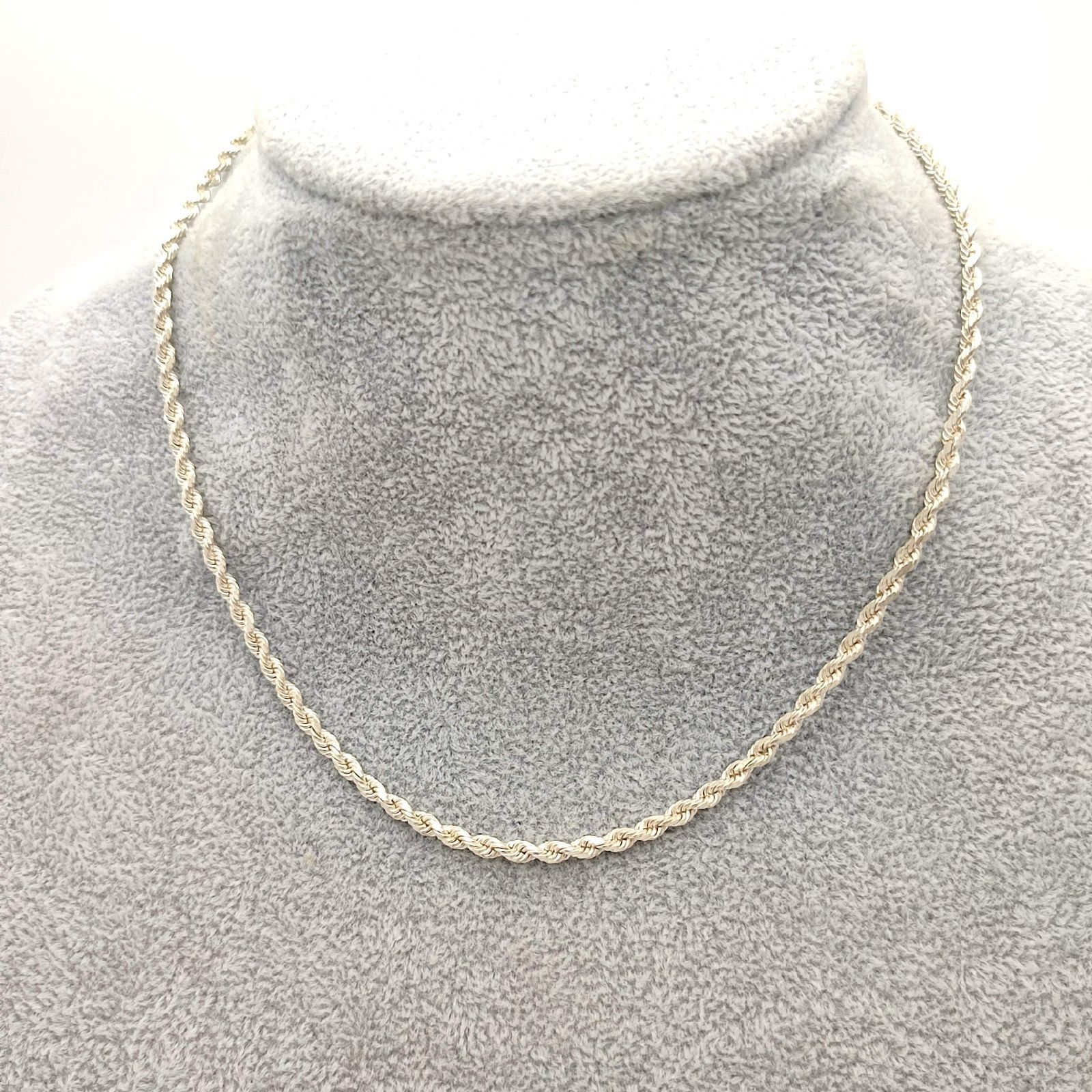 pt950シルバー ツイストチェーン ネックレス45cm シルバー]ツイストスネークチェーンネックレス/45cm – CENE