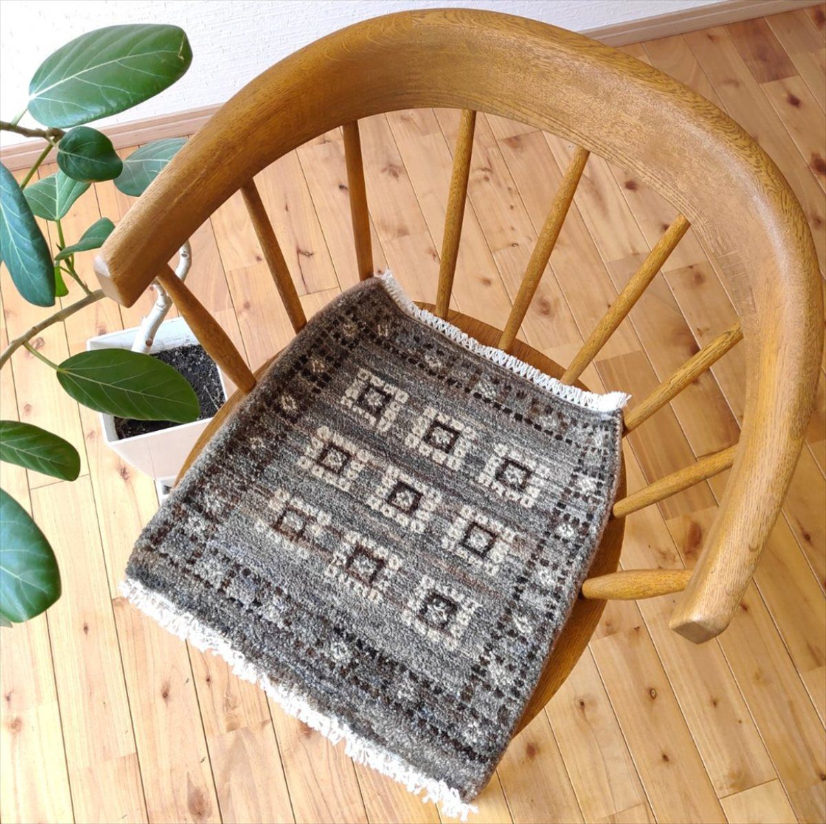 ガゼニ ギャッベ トルクマン族 ミニマット ラグ 無染めウール 38x38cm BP197