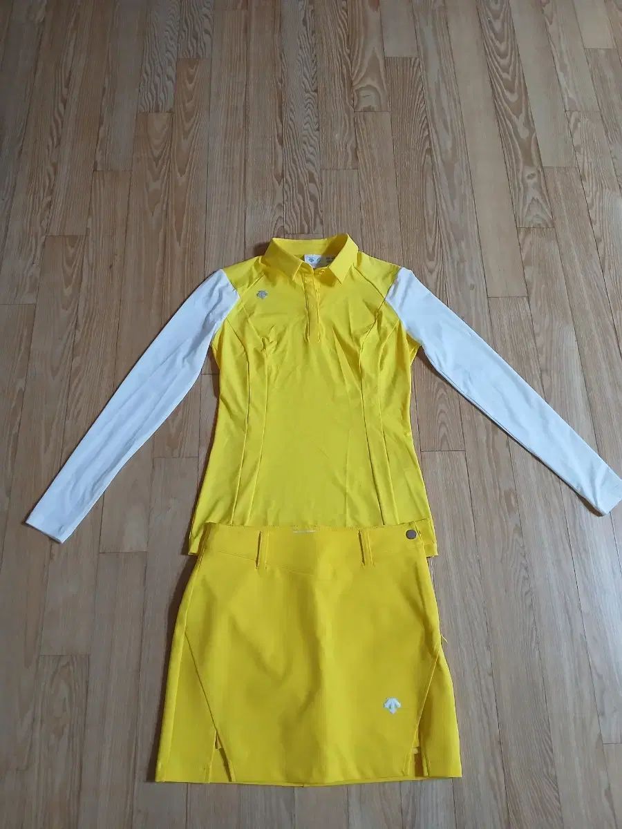 女性用ゴルフウェアディセントTシャツスカートセット新品 ディセント