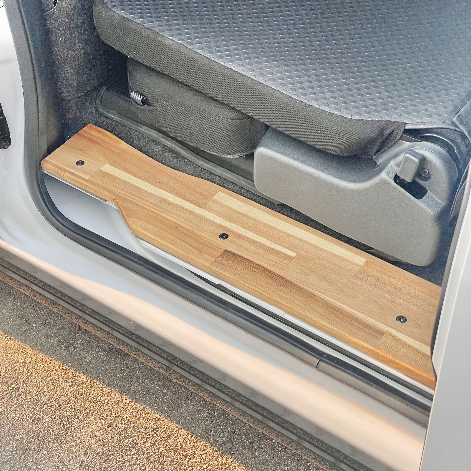 初発売｜ダイハツ アトレー スカッフプレート 木製 S700V S710V サイドドアステップガード カバー 傷防止 汚れ防止 ステップパネル TABIKI