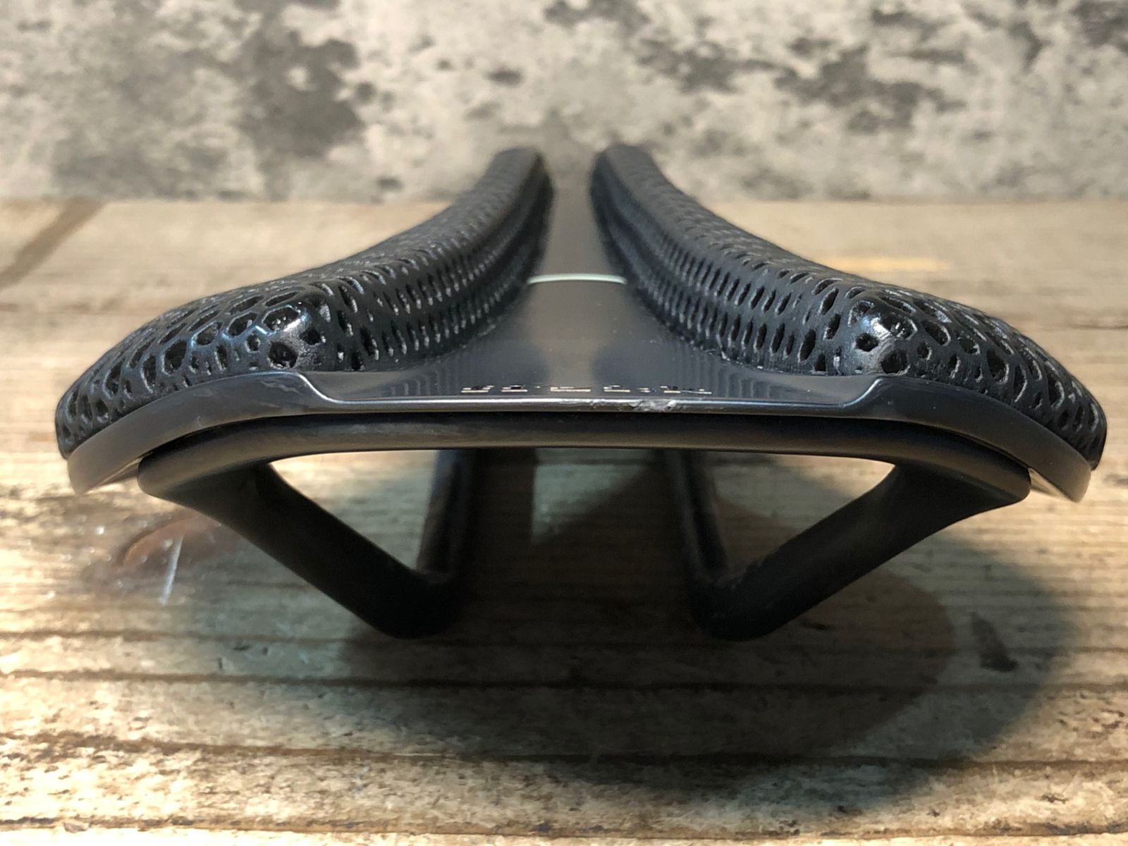 カーボンレール