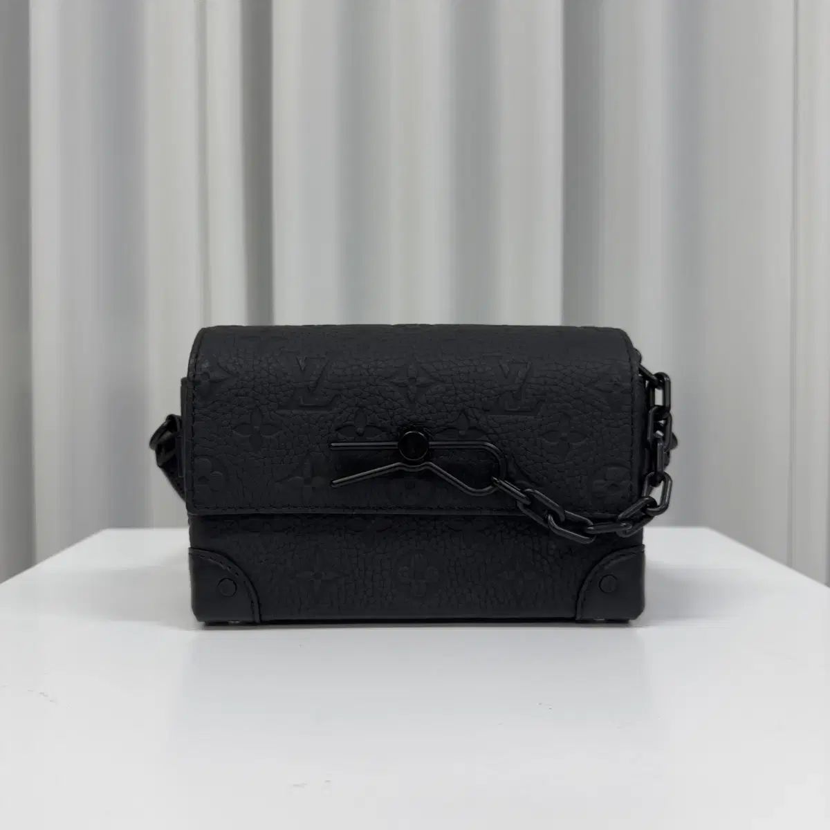 Louis Vuitton(ルイヴィトン) 蒸し器 ウェアラブル ウォレット アルファ・ウェアラブル ウォレット LV  Aerogram｜ルイ・ヴィトン 公式