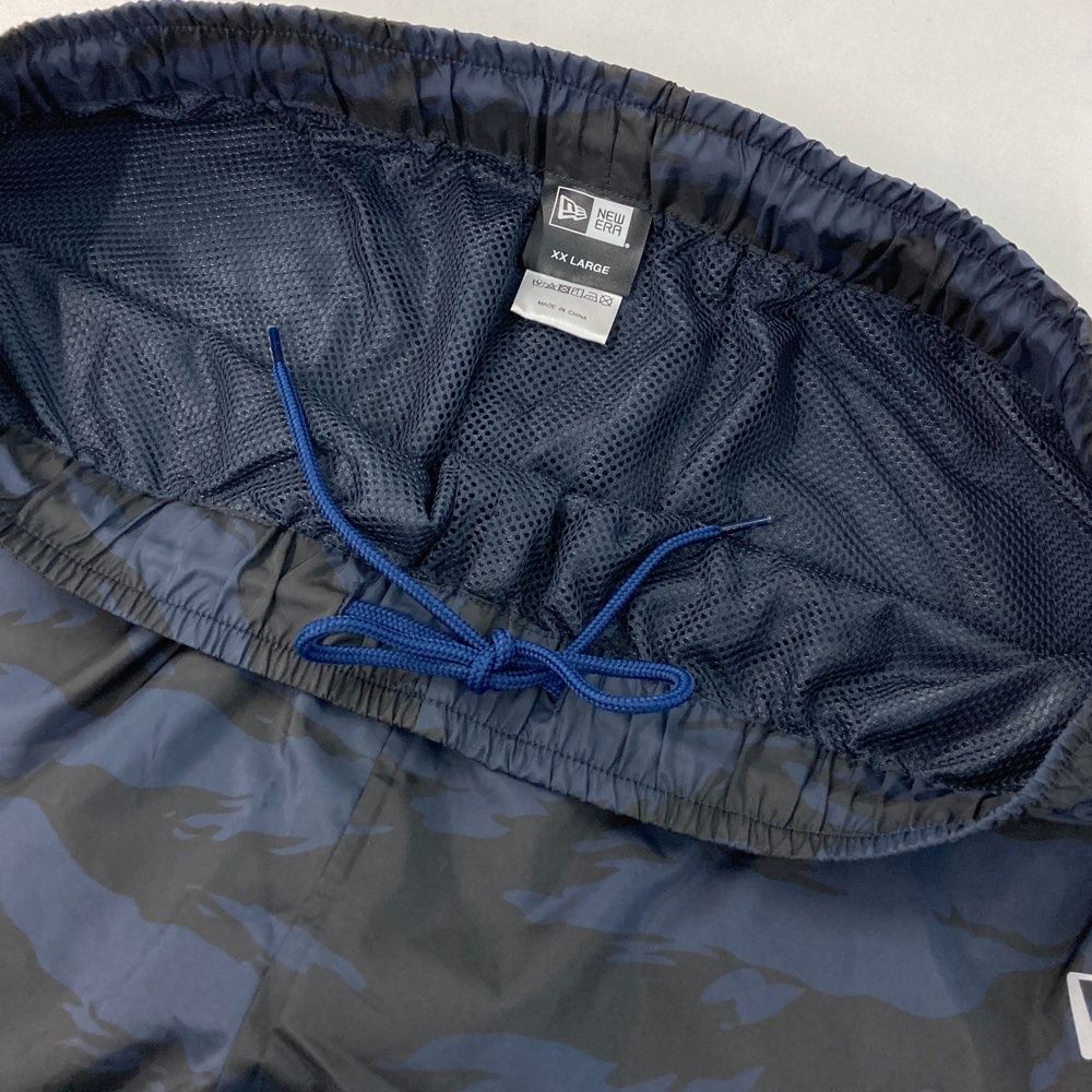 【極美品】ニューエラ　カモフラ柄軽量ナイロンパーカーパンツセットアップ　　XL 極美品】ニューエラ カモフラ柄軽量ナイロンパーカーパンツ
