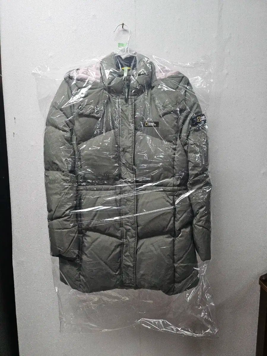 ナショナルジオグラフィック キッズ カーキフーディー グースダウン ダウン 150 洗濯済