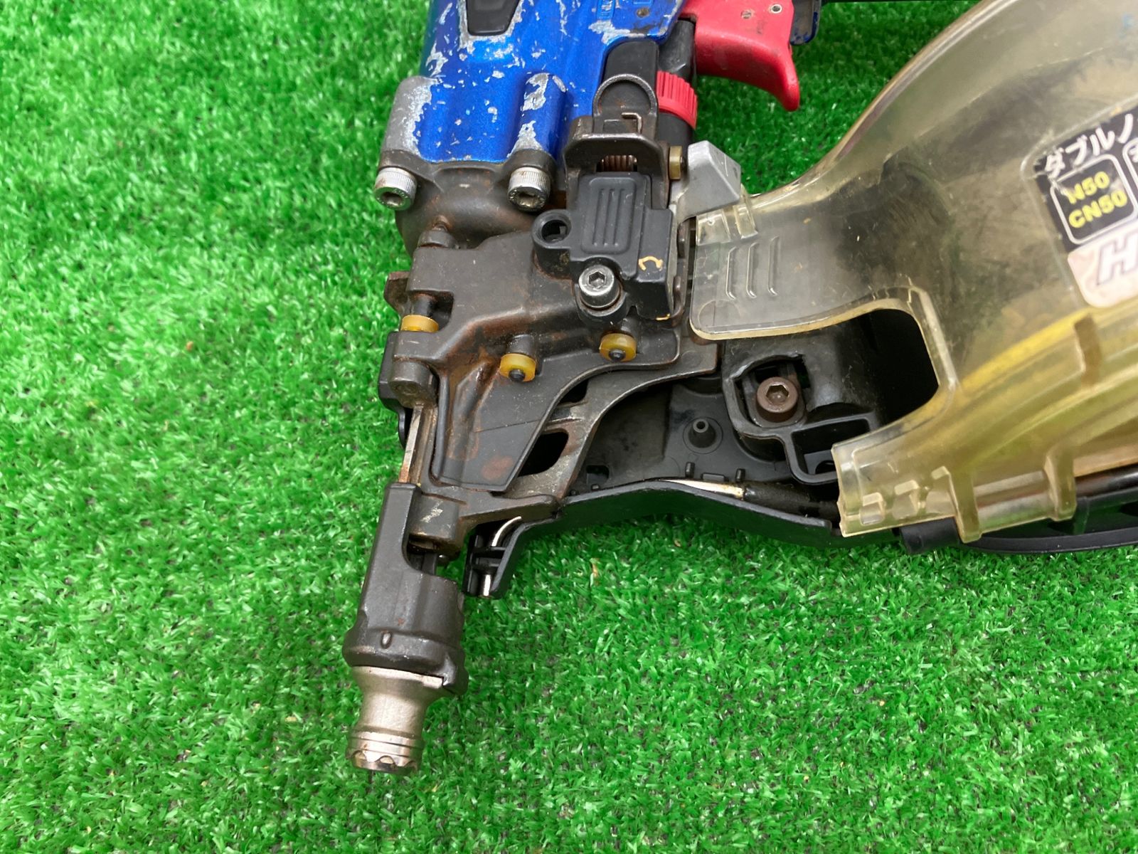 高圧エア釘打ち機
