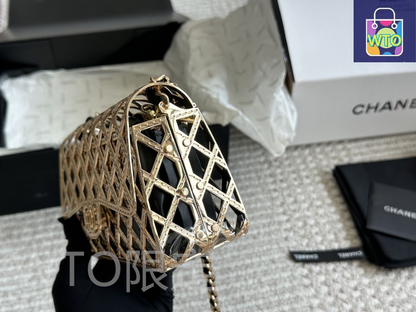 今日特価】Chanel シャネル 金属製バッグ ボックス付き