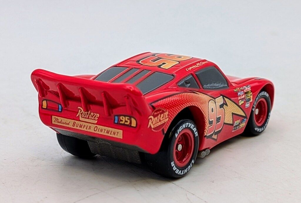 タカラトミー カーズトミカ ライトニング・マックィーン