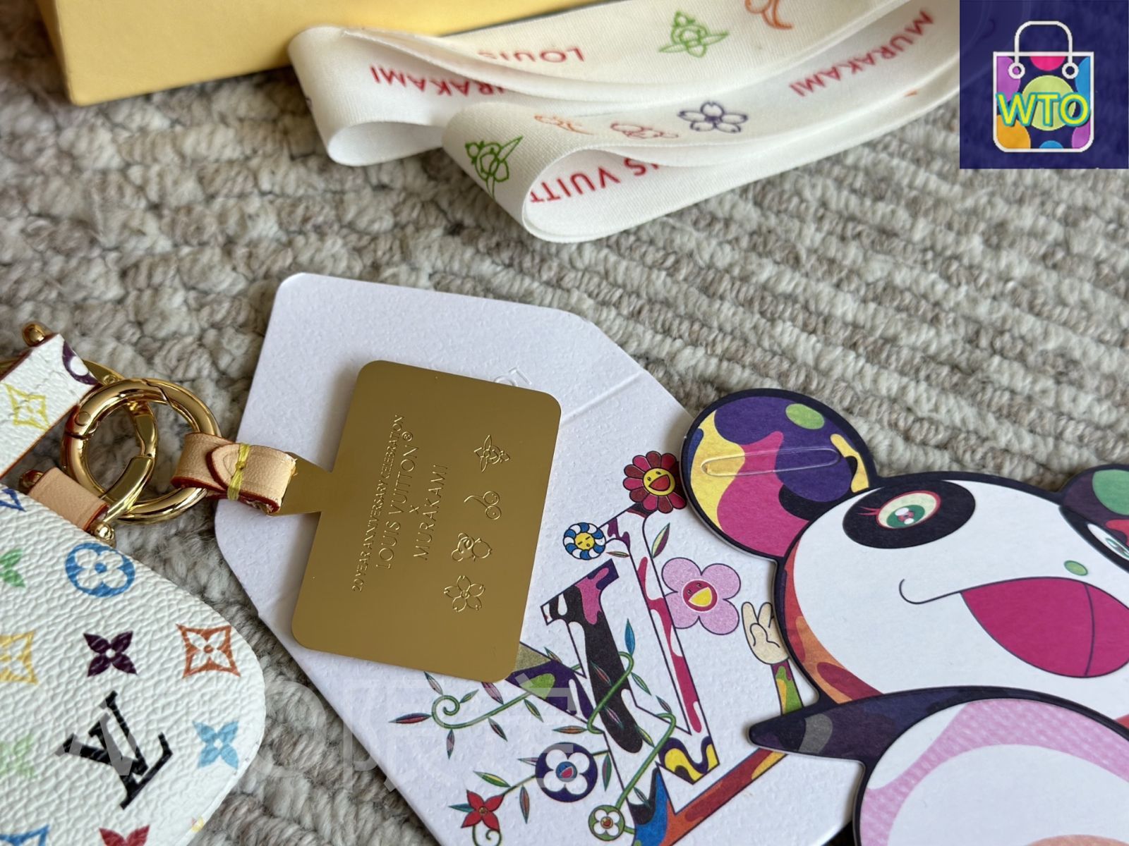 今日特価】LV x 村上隆 ホワイトトリコロール スマホチェーン