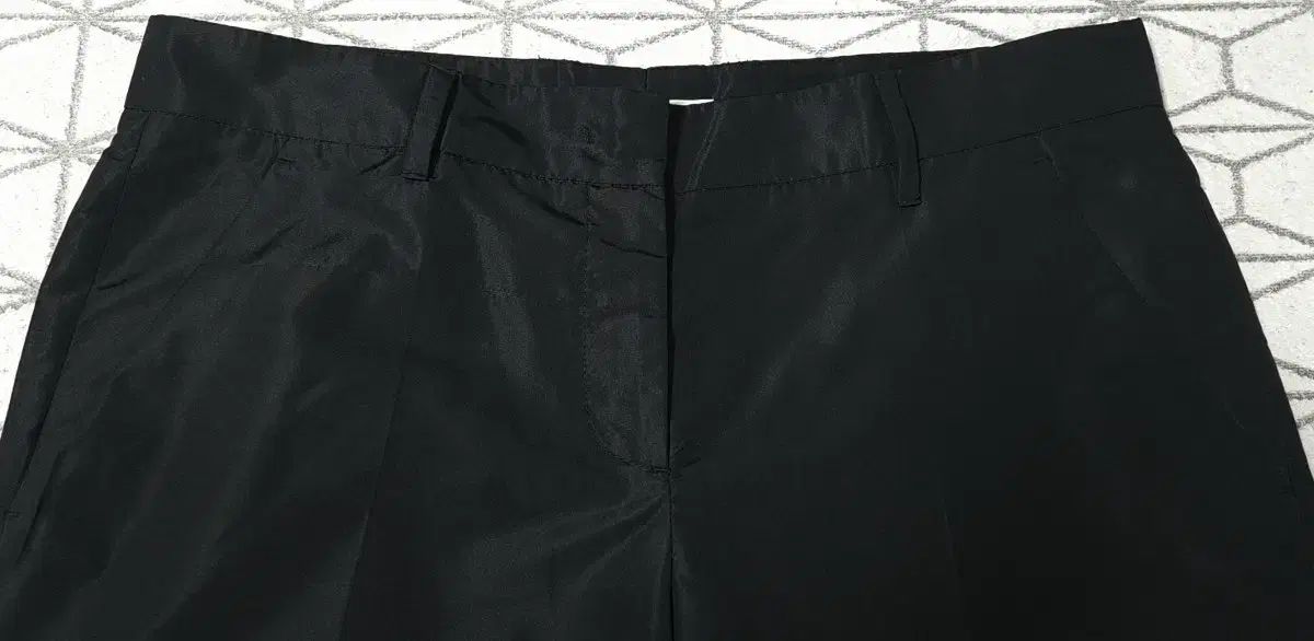 PRADA プラダ 正規品 スラックス 販売しています
