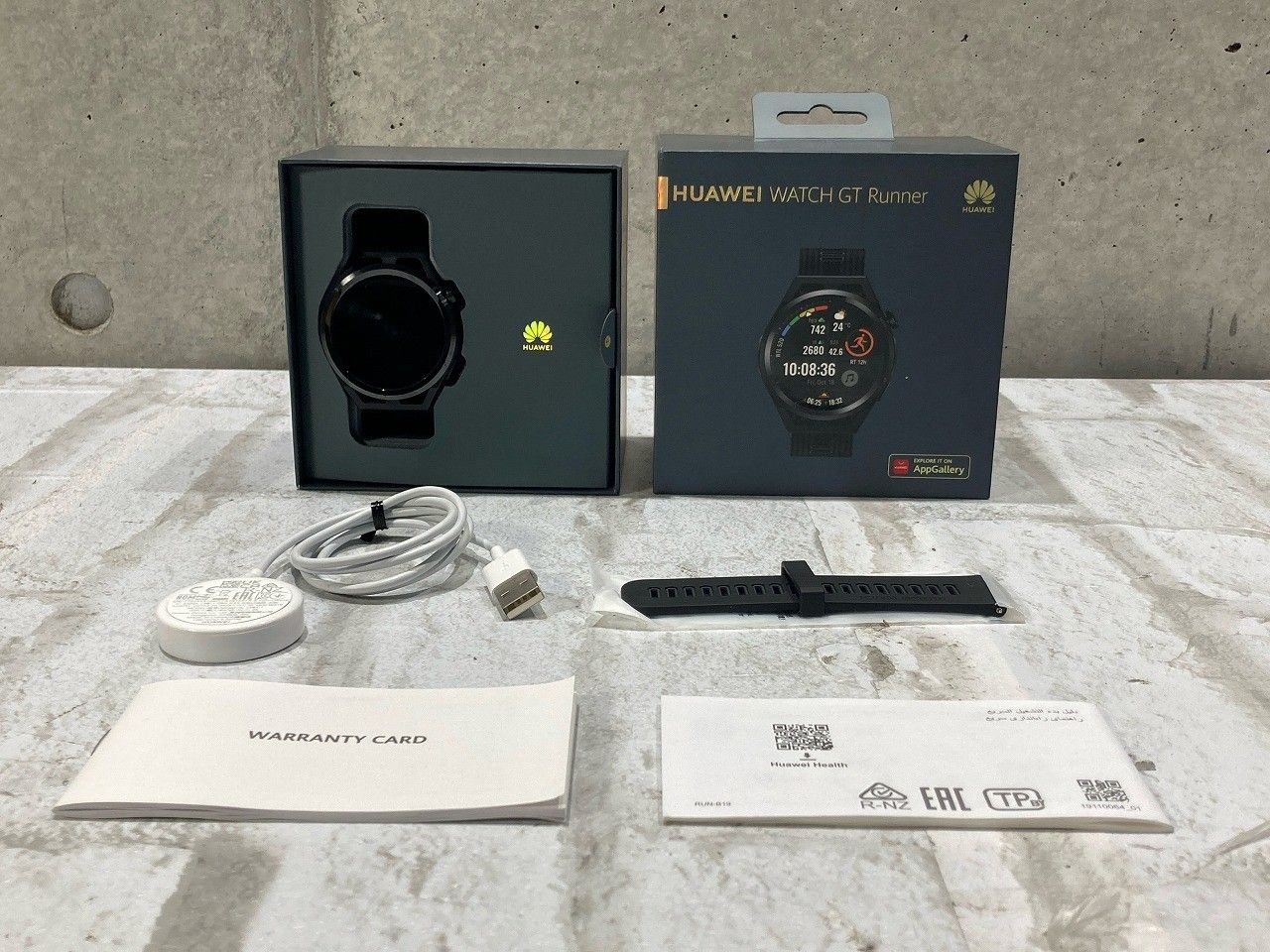 状態良好美品 HUAWEI ファーウェイ RUN-B19 Black Watch GT Runner 