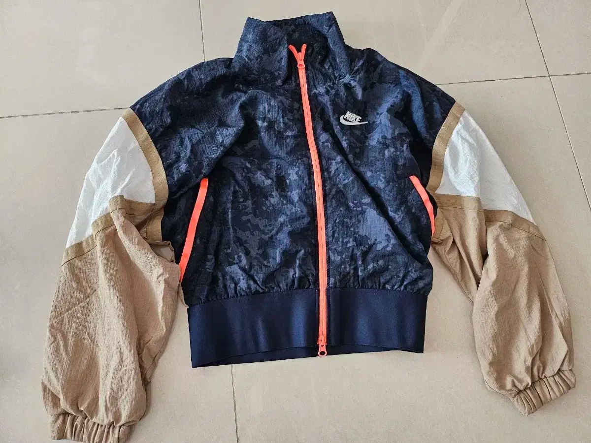 ナイキ コート ウィンドブレーカー アウター