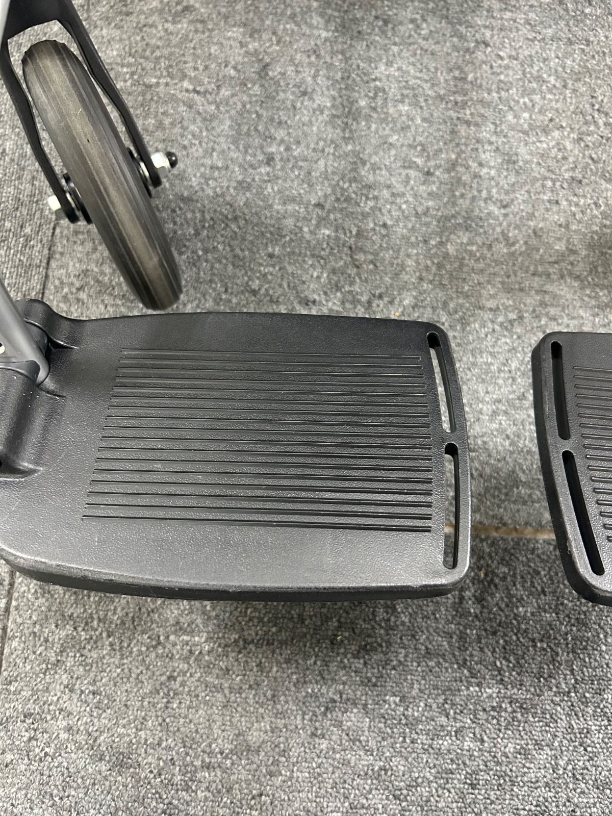 【美品】ニューライト2　介助式車椅子　ハンドル高さ調整可　ノーパンクタイヤ ニューライト2 介助式車椅子 ハンドル高さ調整可 ノーパンクタイヤ