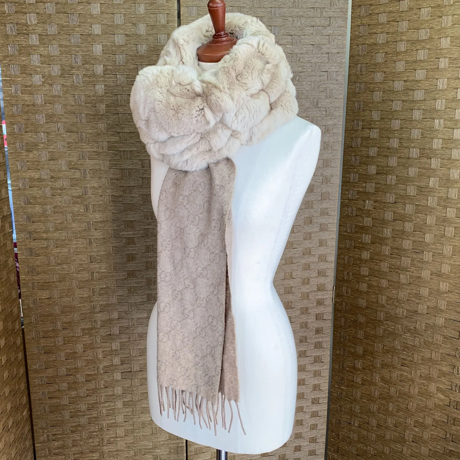 2025年最新】グッチ ファー ストールの人気アイテム - メルカリ