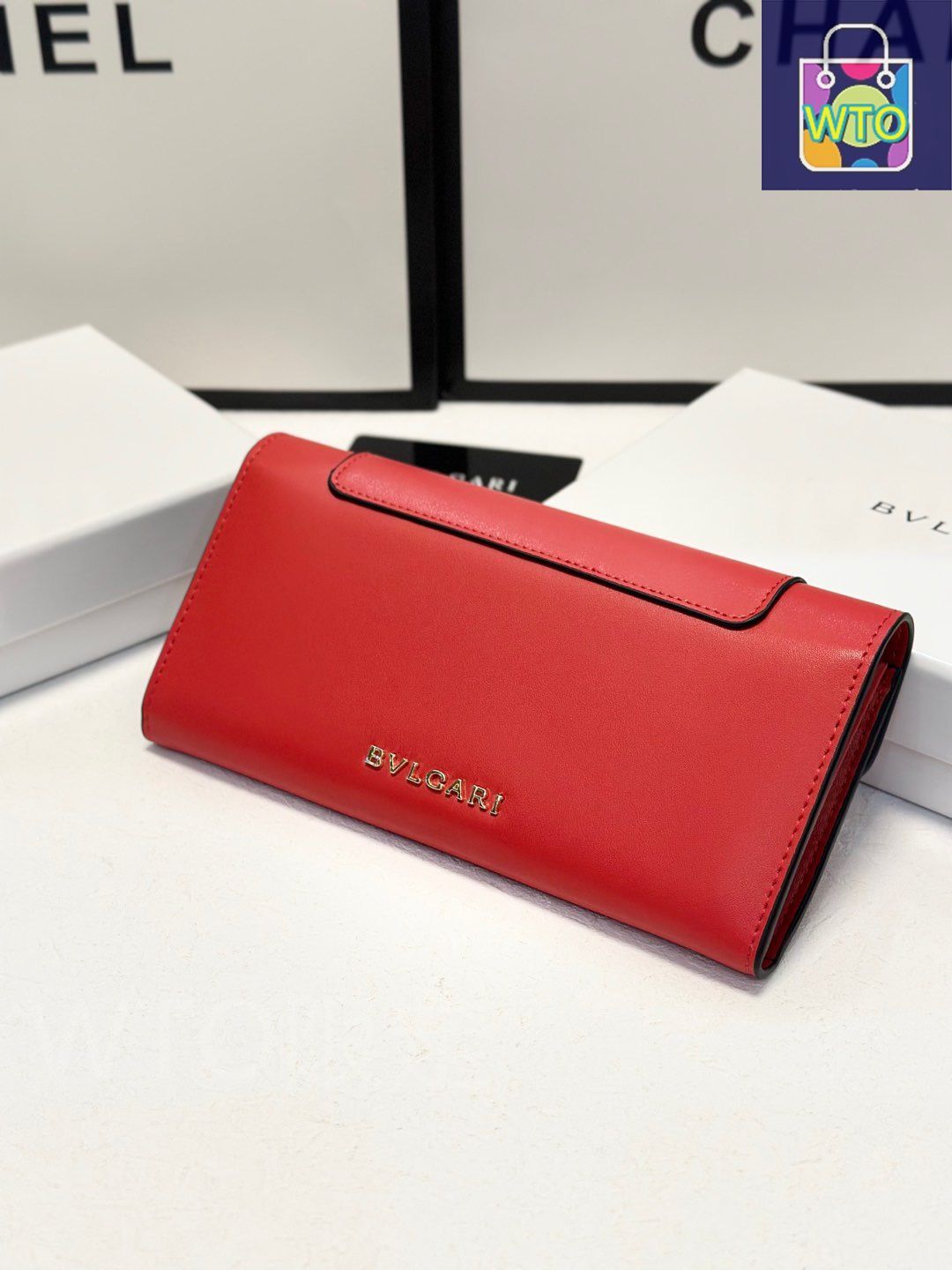 レッド レザー使用