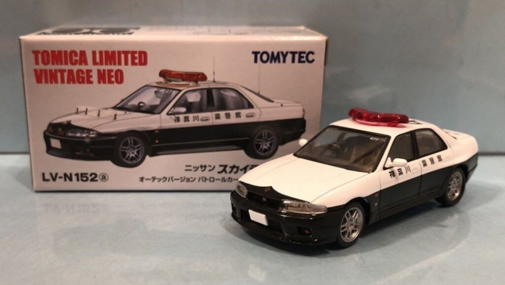 TOMICA LIMITED VINTAGE NEO GT-R パトロールカー LV-N148e・LV-N184a NISSAN GT-R Premium edition 2017（グレー
