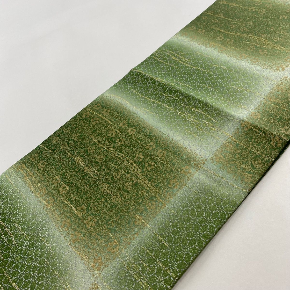 袋帯 美品 名品 落款あり 小堀三千尋 葡萄唐草 霞 金糸 金銀彩 緑 全通 正絹 中古