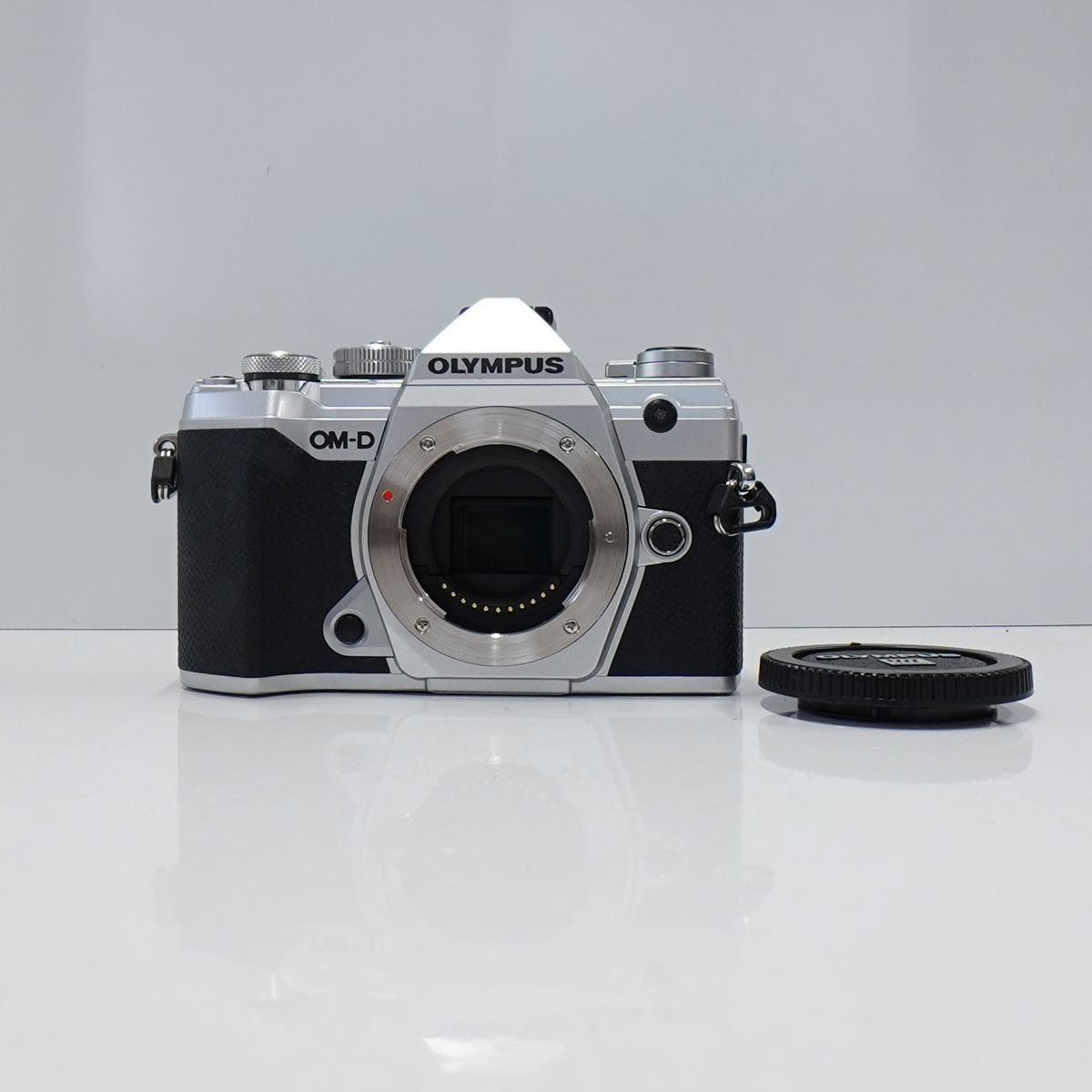 OLYMPUS OM-D E-M5 Mark III ボディ USED超美品 ミラーレス一眼 本体＋