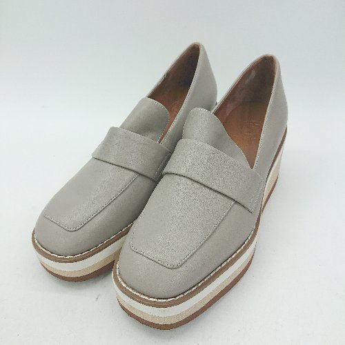 スタッカート ビジュー付き ローファー