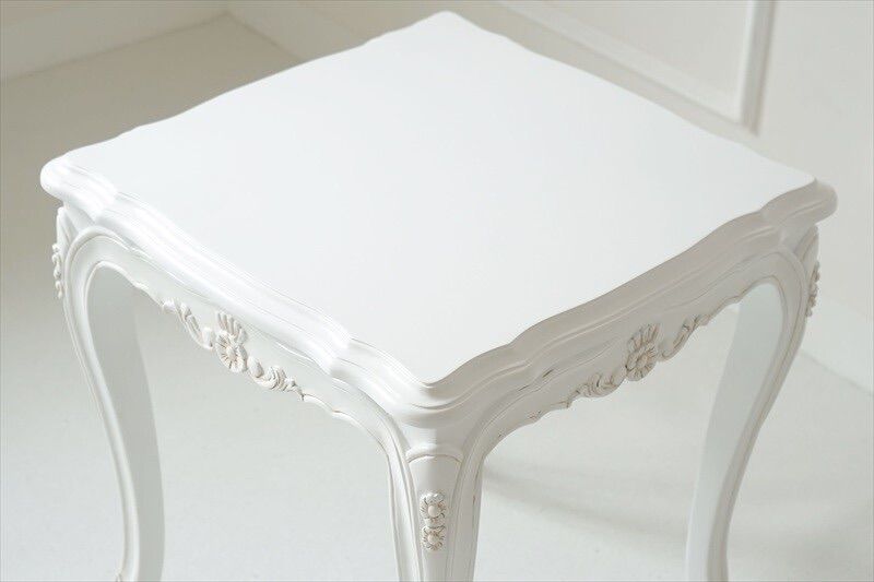カフェテーブル　ホワイト　ロココ調　アンティーク　エレガント　サイドテーブルサイズ容量