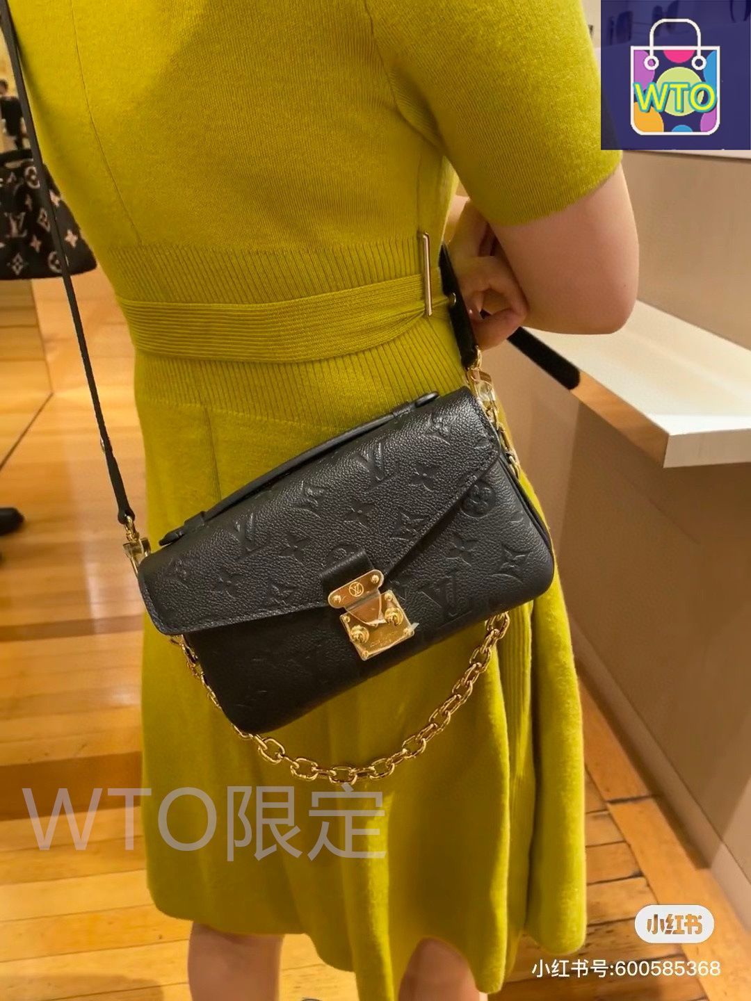 LV 黒色真皮ミニポストバッグ