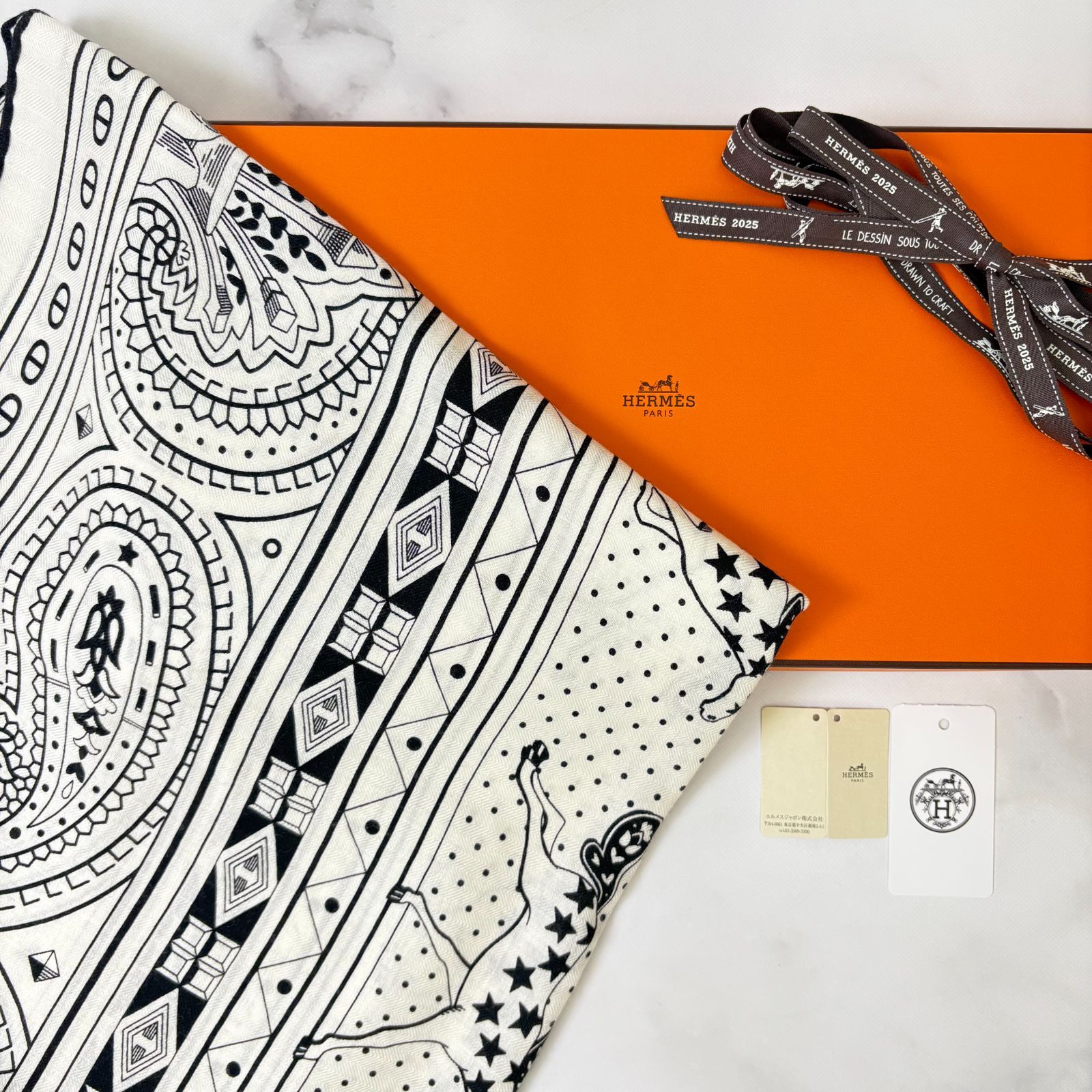 新品未使用エルメス　カレジェアン　シュヴァル・ドゥ・クール・バンダナ 140 カレジェアン 《シュヴァル・ドゥ・クール・バンダナ