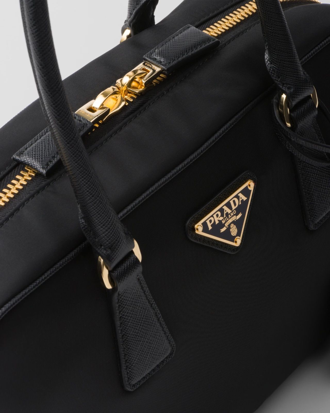 PRADA プラダ Re-Edition 1978 Re-Nylon サフィアーノレザー