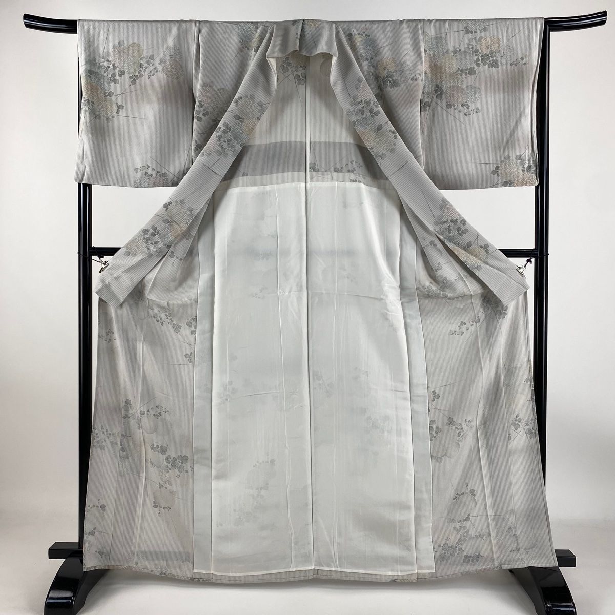 美品 小紋 薄い芥子色 縫い締め絞り 身丈161.0cm 裄丈64.0cm 正絹 小紋 身丈169cm 裄丈66.5cm M 袷 縦縞 薄茶色 正絹 秀品 【中古