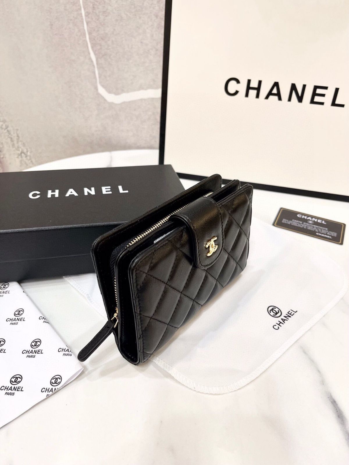 chanelシャネル人気シャネル二折り財布