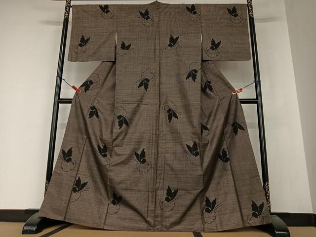 小紋　本場大島紬　泥染　地空き　蝶模様　着物　053a p 小紋 本場大島紬 泥染 地空き 蝶模様 着物 053a p その他