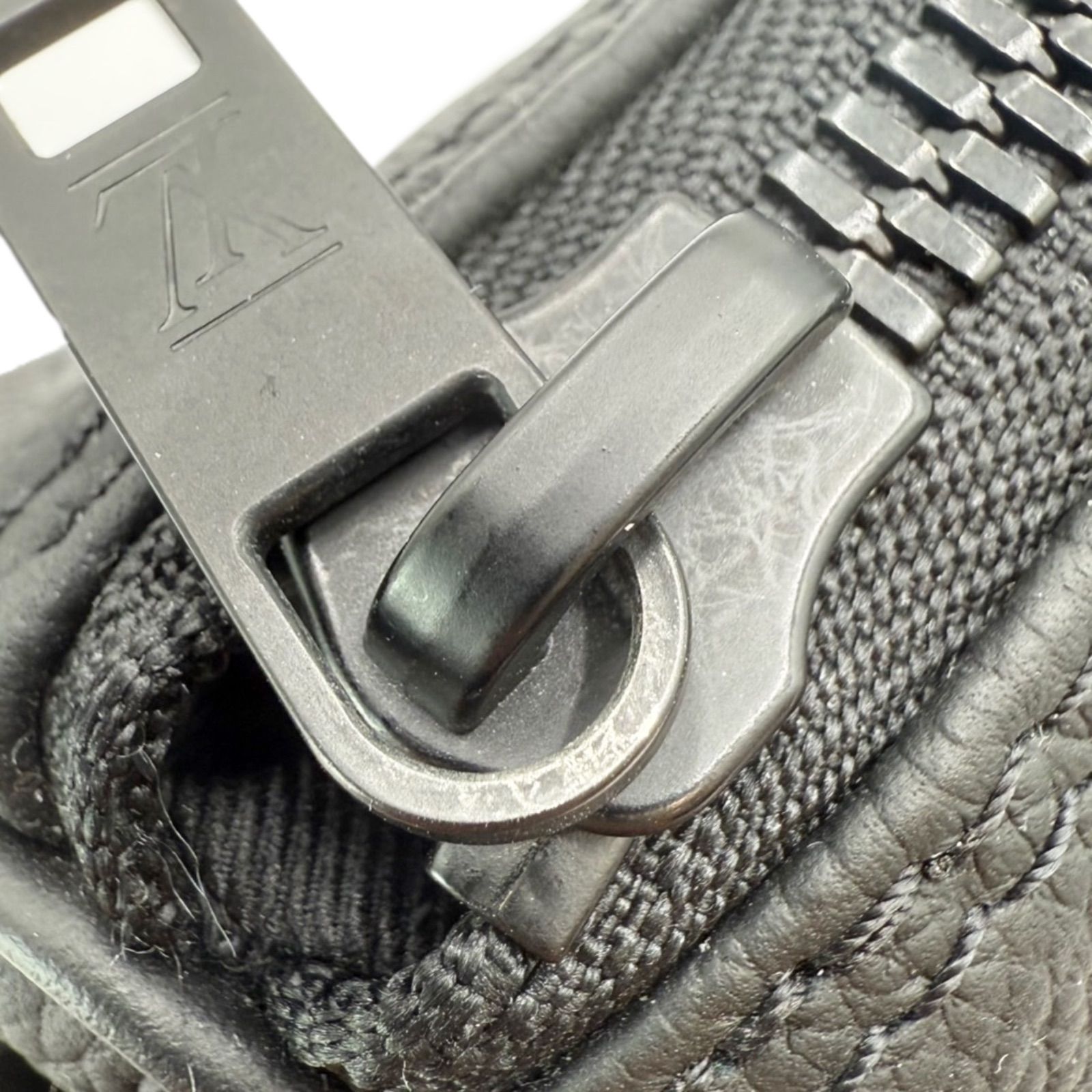 LV キーホルダー 今日特価】LV Monogram レインボー コーティング キーホルダー