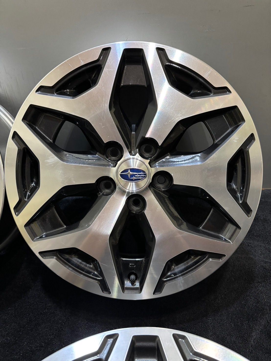 ☆スバル SKフォレスター 純正 17インチ 7J +48 114.3 5H アルミ