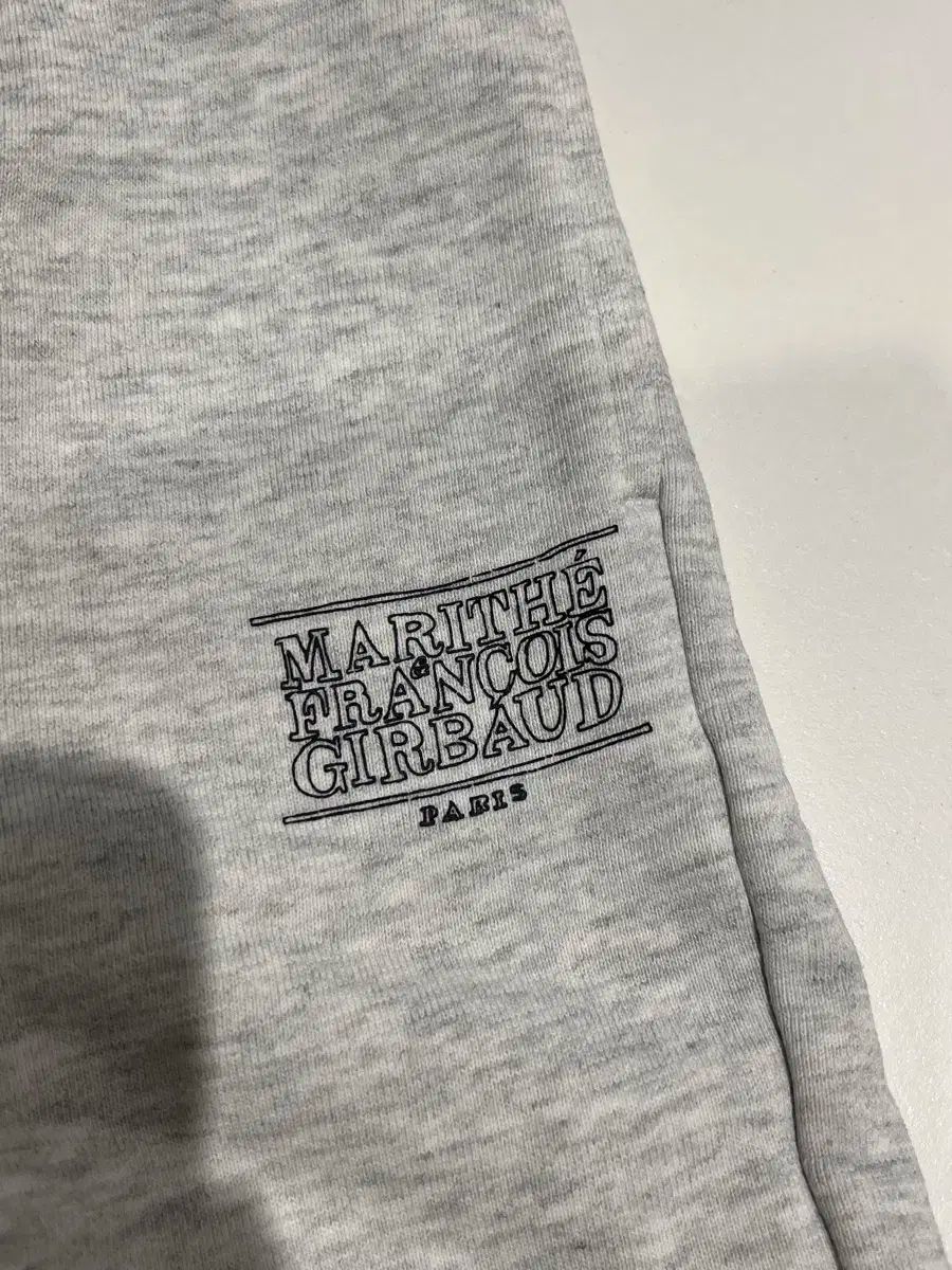 WHO ジップアップ