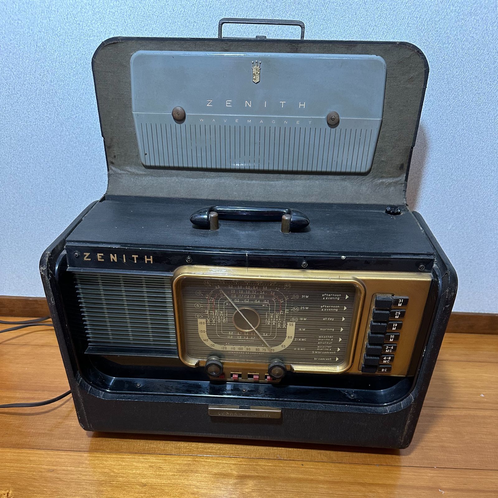 ZENITH ゼニス 真空管 ポータブルラジオ 年代物 レトロ