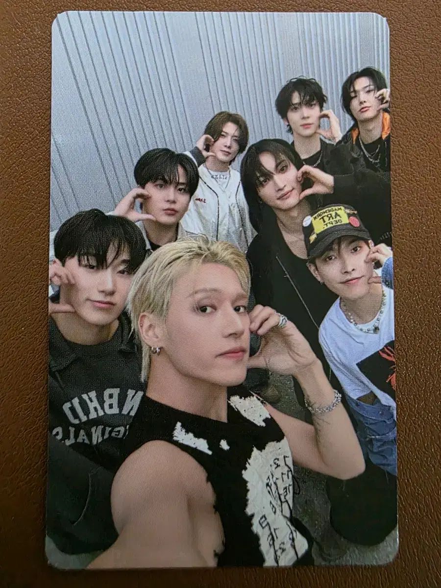 ATEEZ(エイティーズ・アチズ) ダッフルバッグ 団体 集合 トレカ