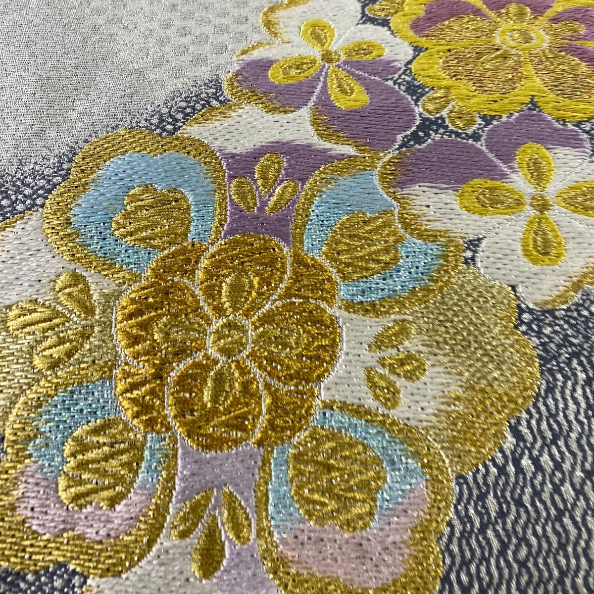 袋帯 秀品 振袖向き 華文 金銀糸 刺繍 銀色 六通 正絹 【中古