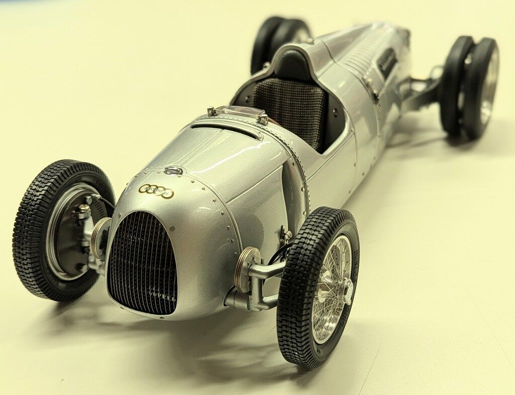 CMC 1|18スケール AUTO UNION TYPC 1936|37 BERGRENNER M-053