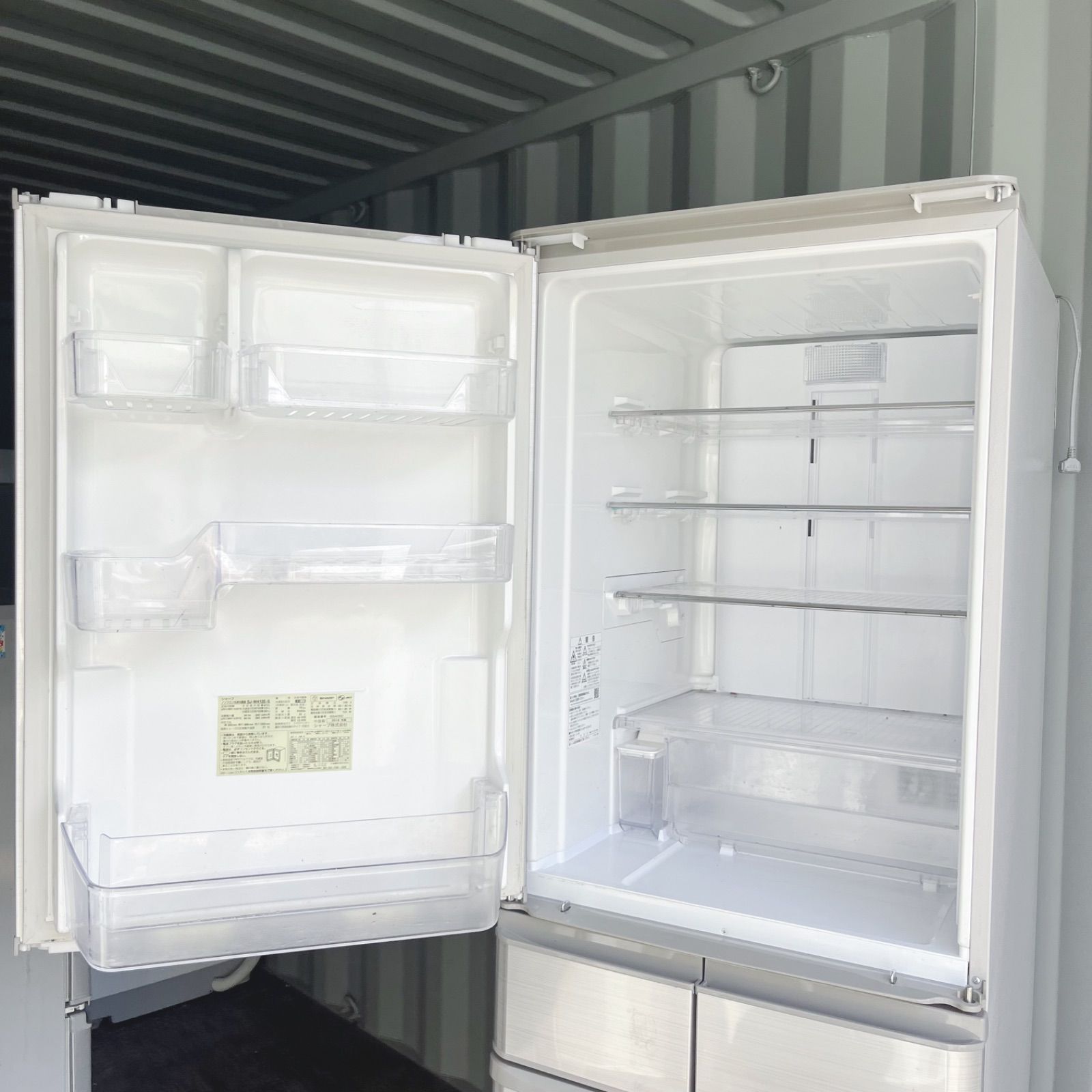 157取付無料！SHARPプラズマクラスター搭載スタイリッシュシルバー大型冷蔵庫 157取付無料！SHARPプラズマクラスター搭載スタイリッシュシルバー大型