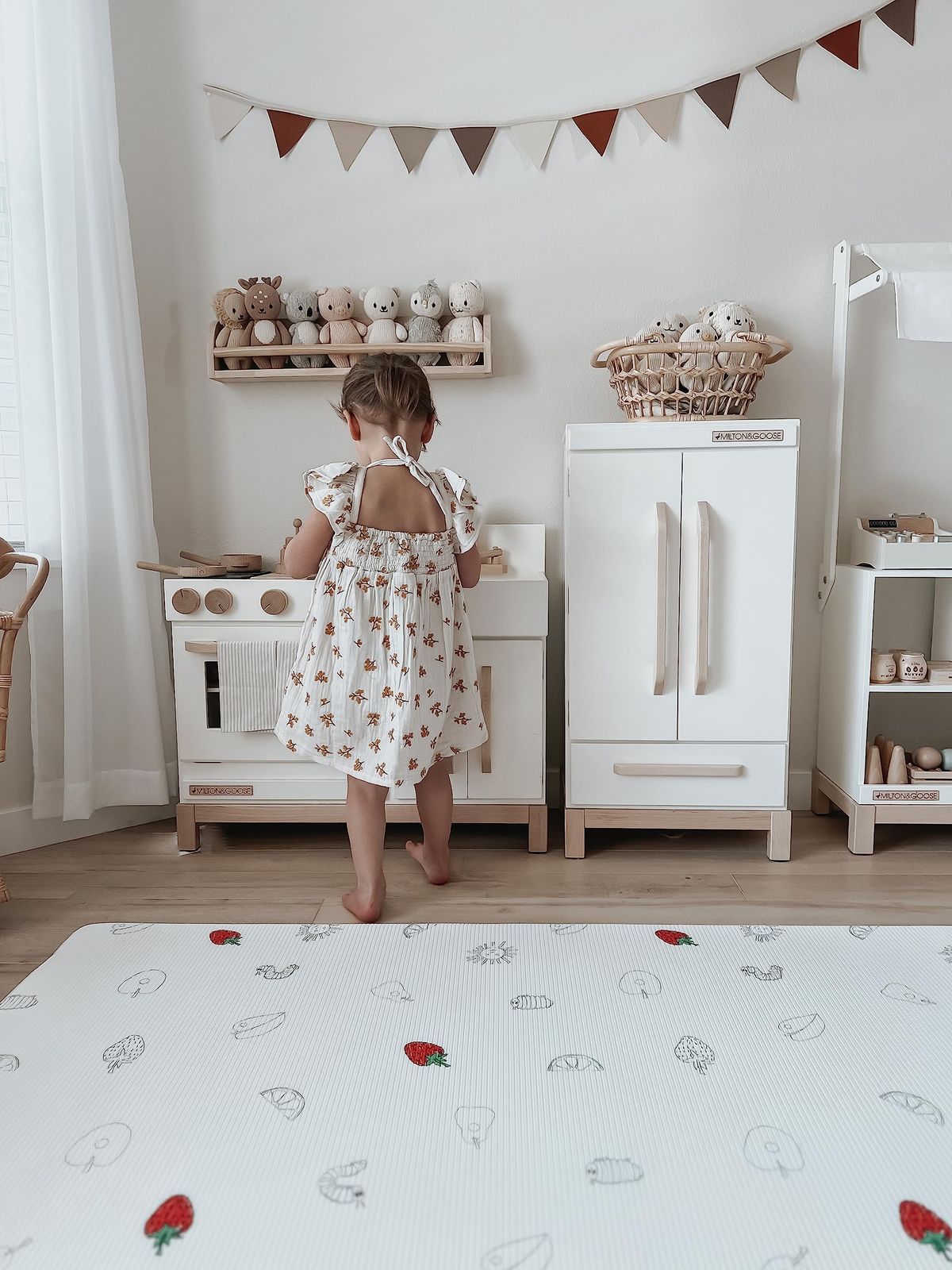 Bot x World LITTLE of Eric Carle Baby Play mat The Very Hungary Caterpillar Ofie 毛虫の落書き ストライプ