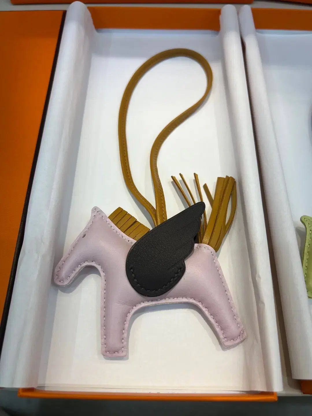 2022年 ファッション 美品✨エルメス ロデオ チャーム ペガサス PM W刻印