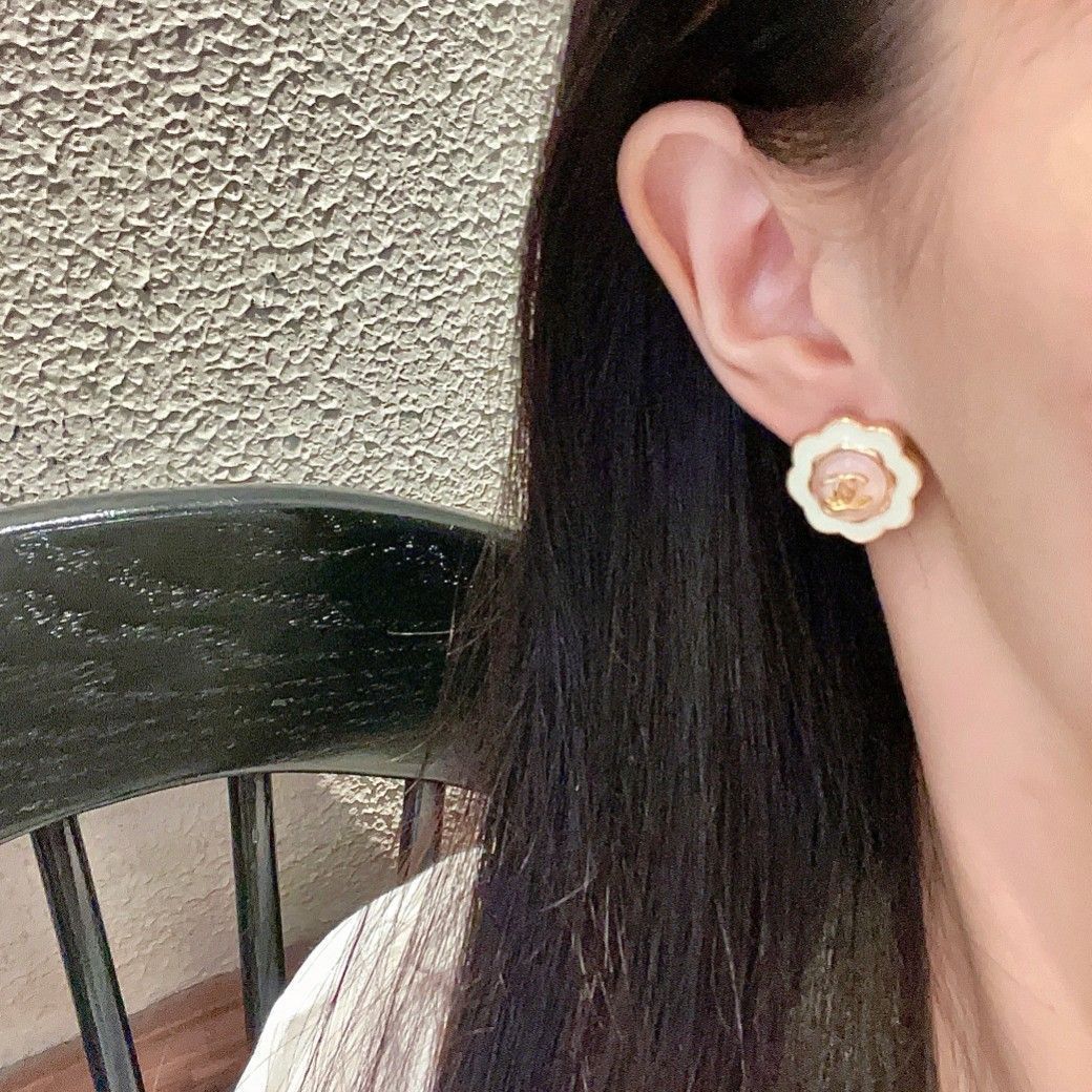 今日特価】Chanel シャネル ヴィンテージ ダブル C イヤリング