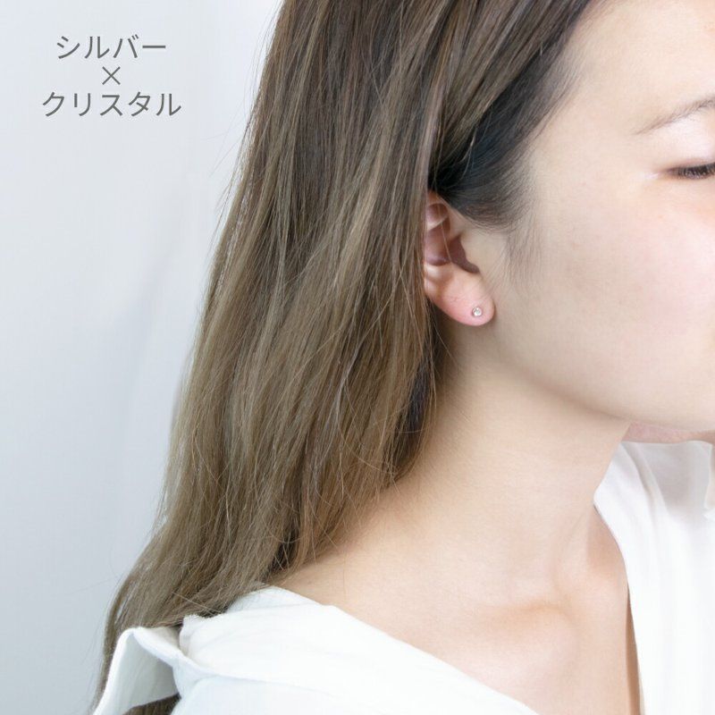 【新品、未使用】スワロフスキー　スタッドピアス　片耳 片耳用 1個売り ピアス 3mm スワロフスキーチタン製ポスト