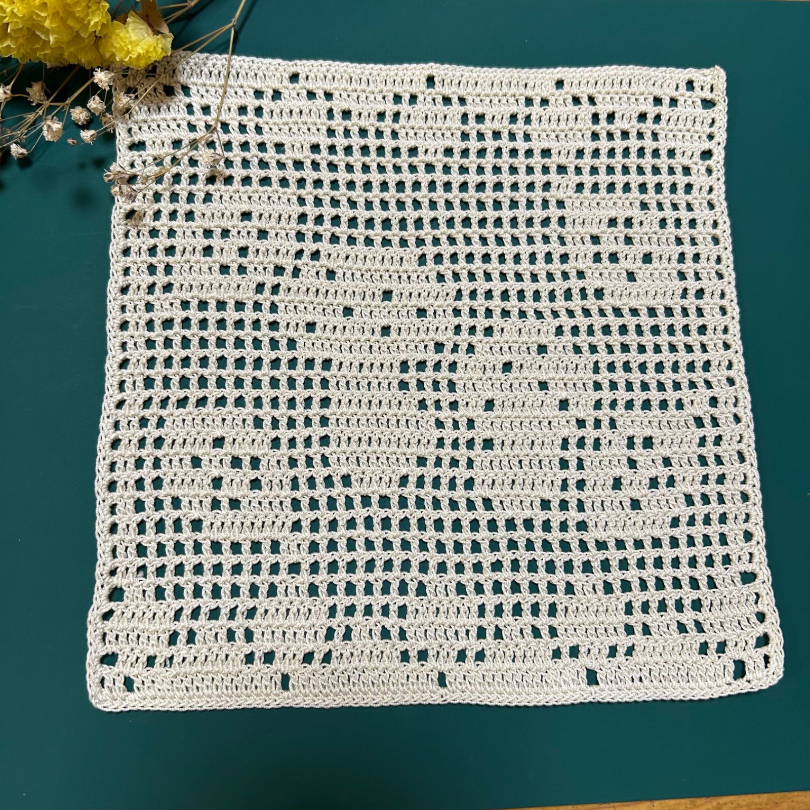 ハンドメイド レース編み 編み物 生成りのドイリー 落ち葉と