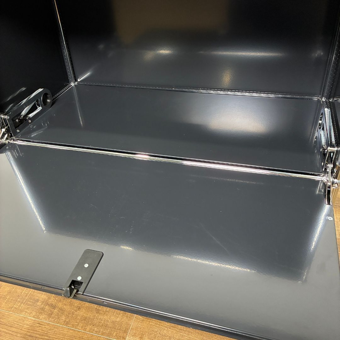 USM Haller ハラ— キャビネット ドロップダウンドア スライドドア サイドボード ブラック 1列2段 鍵 ハンギングフレーム付き MARWIL-DEMENAGEMENTS_CH