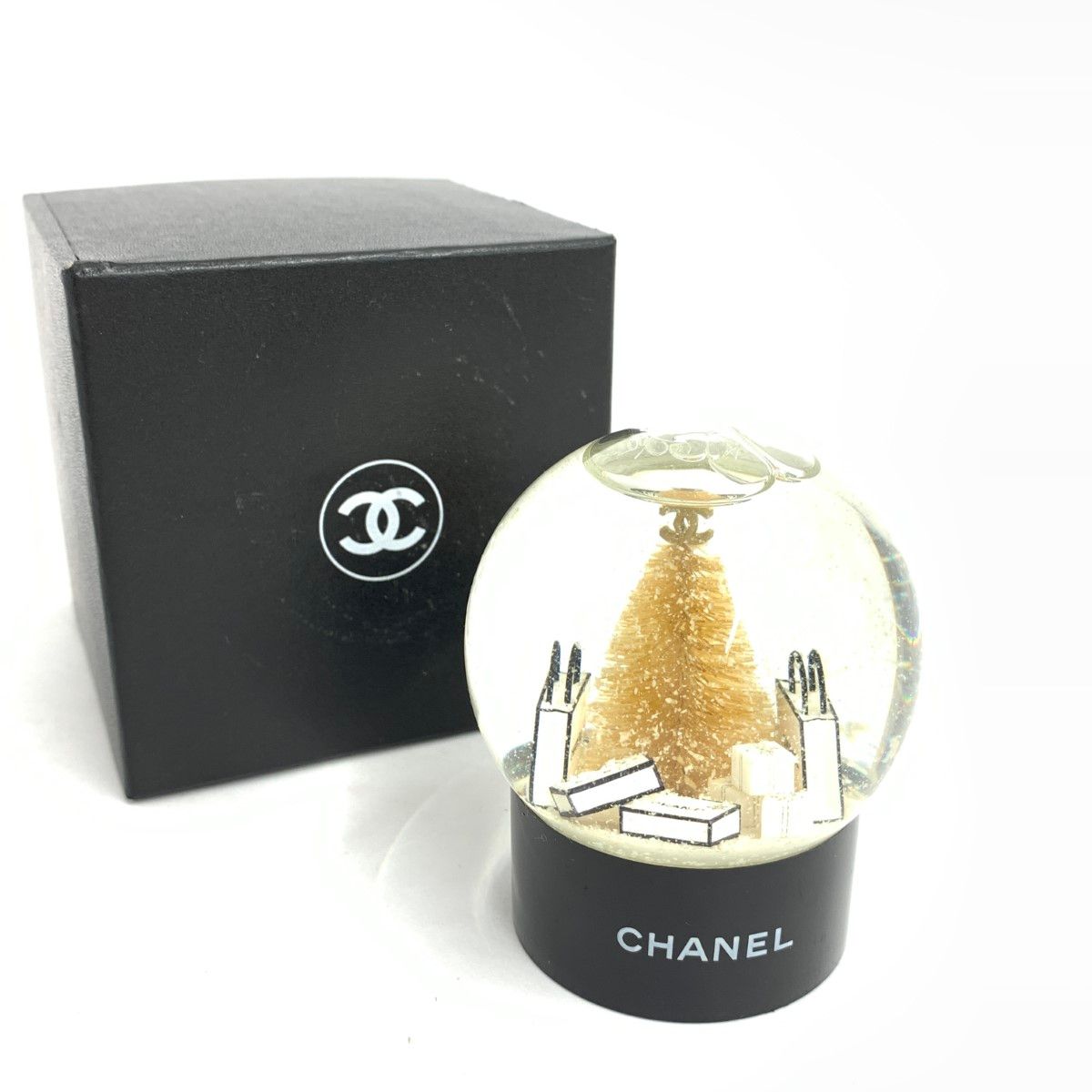 CHANEL シャネル スノードーム 箱付 ブラック クリスマスツリー 240001104392 スノードーム CHANEL シャネル 2019年 ファッション 海外VIP顧客限定 CHANEL シャネル スノードーム 箱付 ブラック クリスマスツリー 240001104392 スノードーム CHANEL シャネル 2019年 ファッション 海外VIP顧客限定
