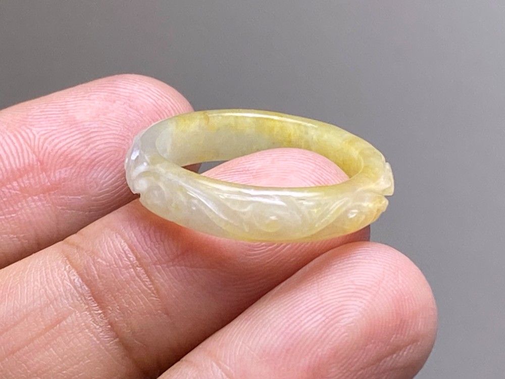 蒼漂花翡翠くりぬきリング L11-210 氷種 彫花藤草 黄翡翠 16.5号 ミャンマー産 A貨 本翡翠