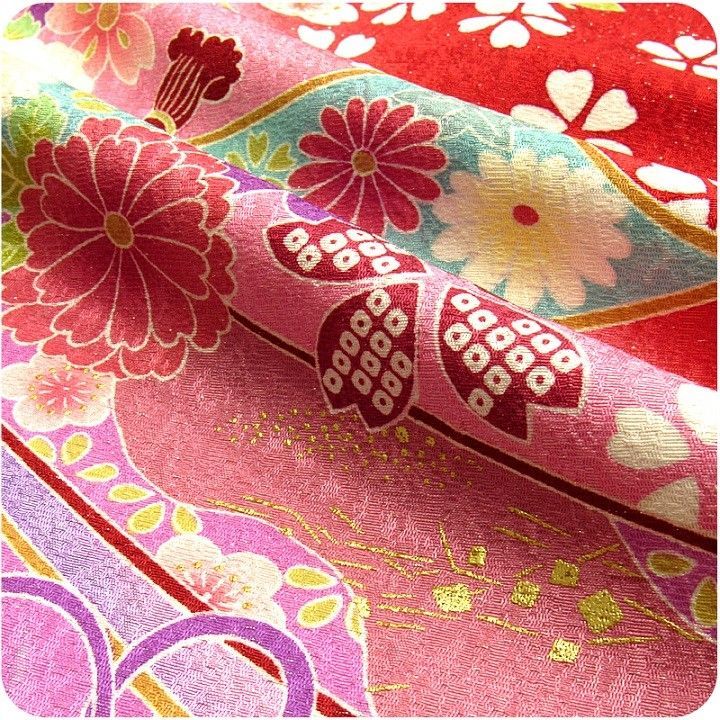 振袖 USED正絹仕立て上がり　赤 季節の花々 熨斗目 Ｍサイズ Aランク★ 振袖 USED正絹仕立て上がり 赤 季節の花々 熨斗目 Mサイズ Aランク