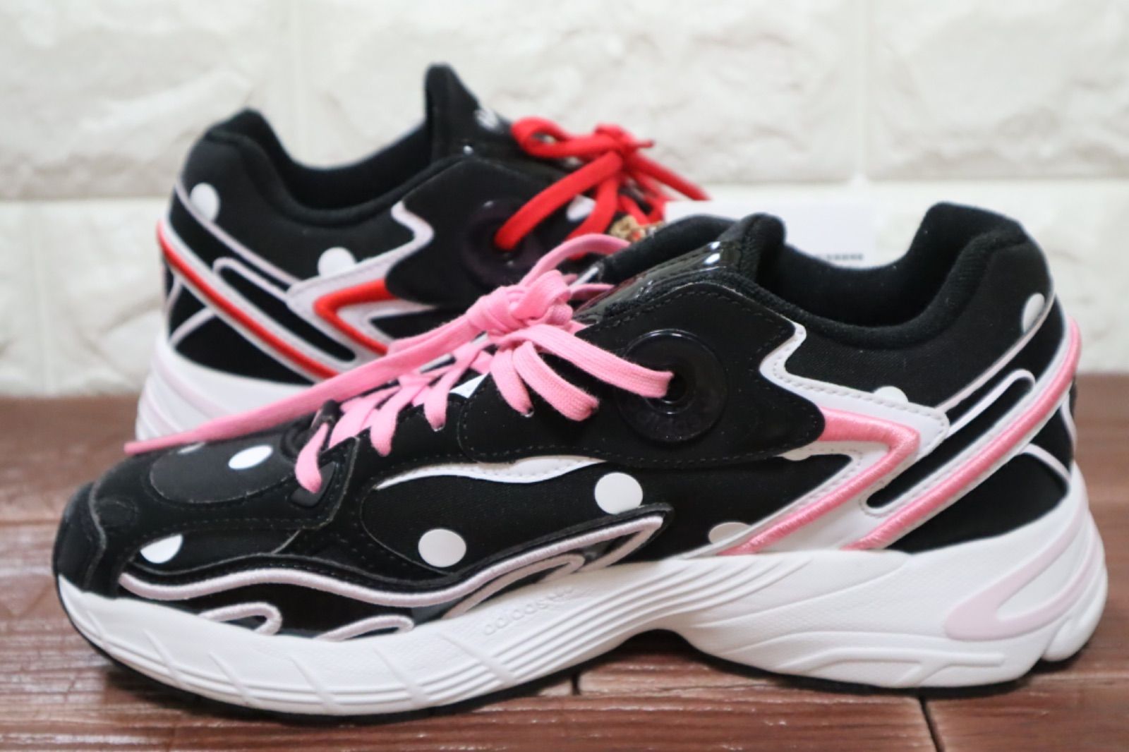 新品 定価13200円 adidas アディダス ASTIR W HELLO KITTY